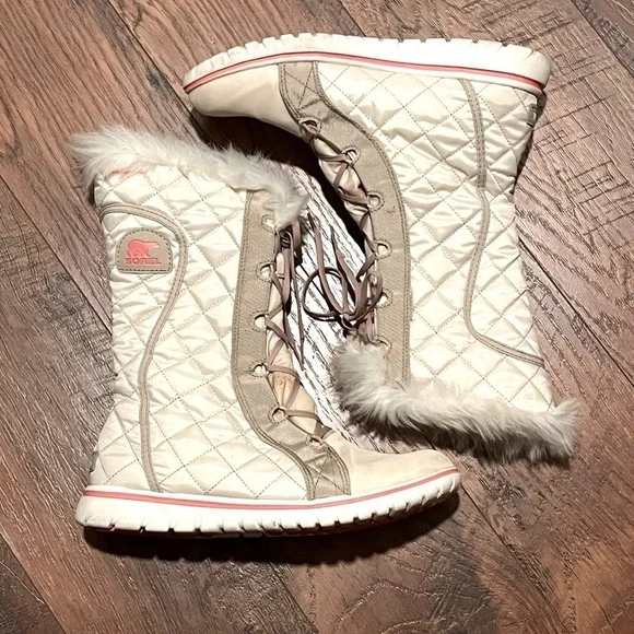 SORREL Cozy Cate white faux fur trim waterproof lace up boots. Size 9 - Picture 1 of 11